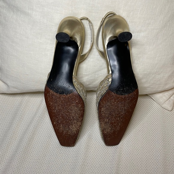 Stuart Weitzman, kitten heel Size 61/2 - Picture 4 of 4